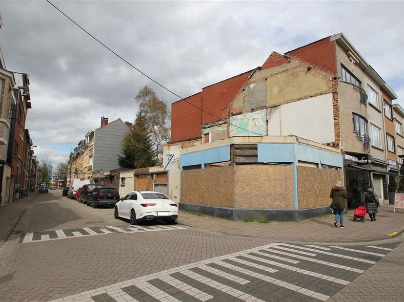 !!IN OPTIE!!Gelegen in de Kapelstraat in het hart van Hoboken  vindt u deze gunstig gelegen project-/bouwgrond. Winkels, scholen en openbaar vervoer b
