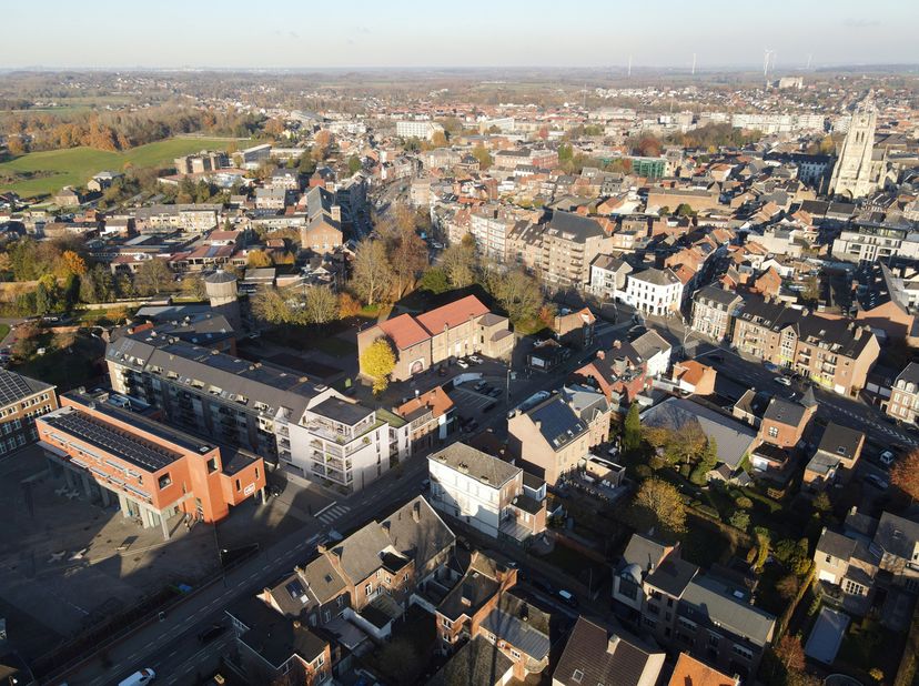 Dit exclusieve woonproject in Tongeren biedt nu de laatste kans om één van de laatste 2 luxueus afgewerkte appartementen te bemachtigen. Voor snelle b