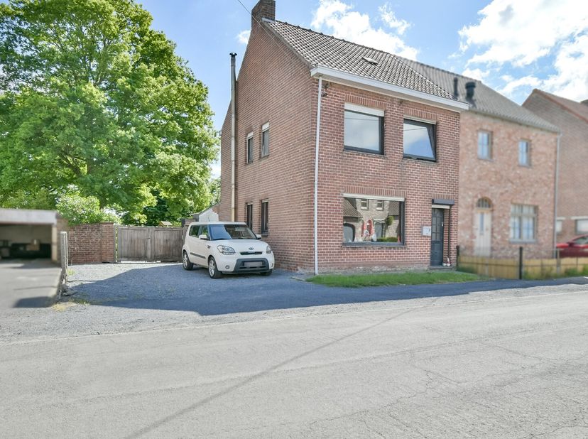 Welkom in de Smissestraat 17 te Wijnendale: een rustig gelegen woning op een perceel van 588 m², met een vlotte verbinding naar zowel Ichtegem als Tor