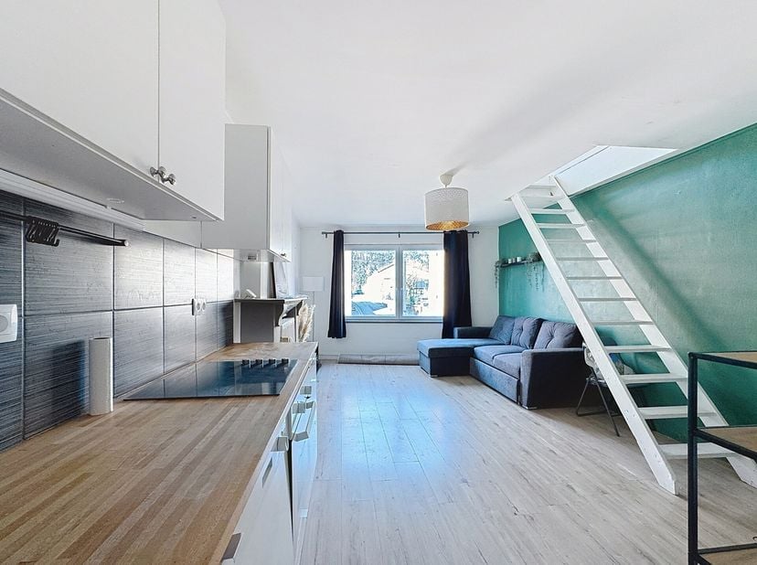 EASYHOME vous propose cet appartement situé près de Rochefort et de la gare de Jemelle, cet appartement une chambre récemment rafraîchi est idéal pour