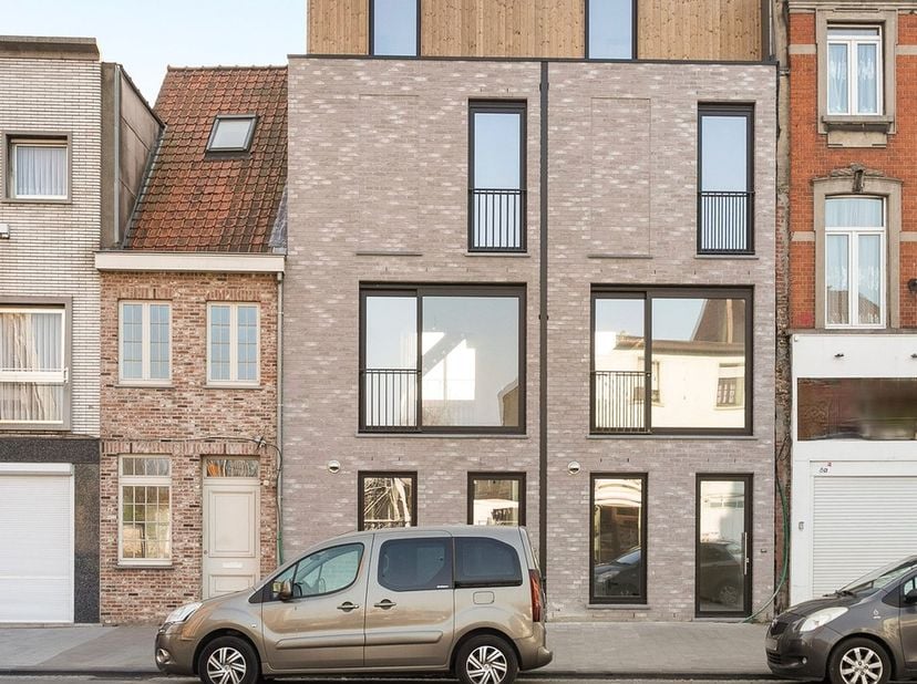 Beschikbaar vanaf 1 juli 2025.&lt;br /&gt;
&lt;br /&gt;
Deze lichtrijke woning voldoet aan alle eigenschappen om comfortabel te wonen in de stad, op een&lt;br /&gt;
goe