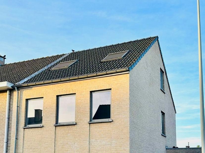 Te koop: charmante halfopen gezinswoning - EPC B&lt;br /&gt;
&lt;br /&gt;
Welkom in deze charmante gezinswoning waar comfort, ruimte en gezelligheid samenkomen, g