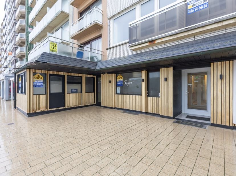 Offre exceptionnelle : Très vaste espace commercial à un emplacement de premier choix sur la Digue, en face du Casino. Ce bien abritait le restaurant/