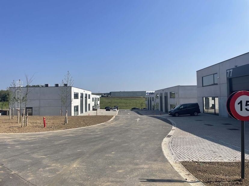 KOM LANGS TIJDENS ONZE KOMENDE OPENDEURDAGEN - Meer info en inschrijven kan via https://www.zabra.be/aero. KMO-unit (246 m²) te koop in Business Park