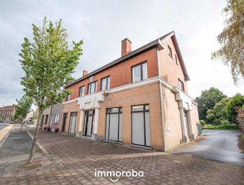                                         Bien commercial à louer à Zulte, € 700
