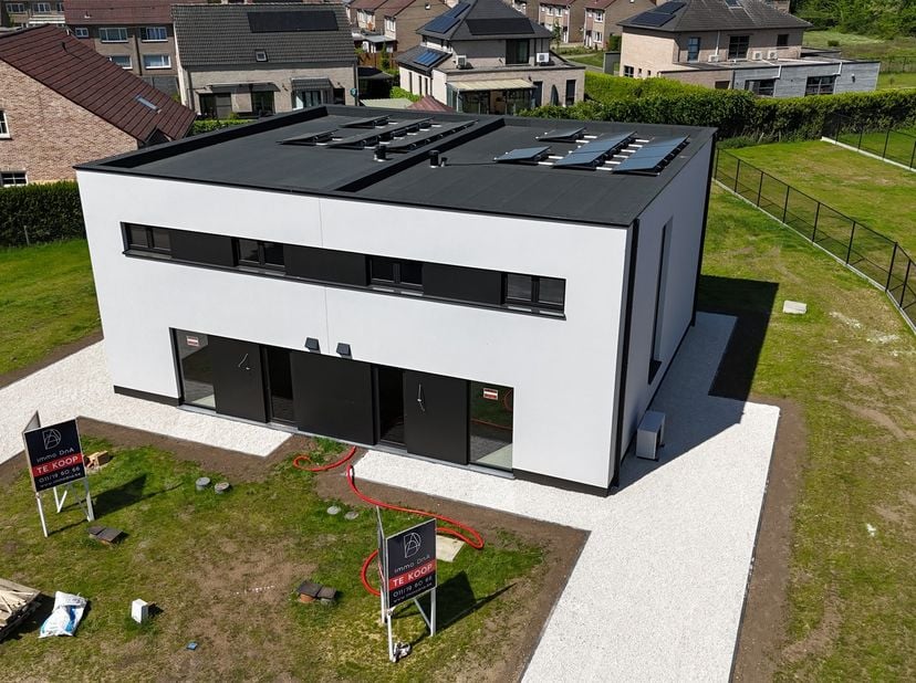 Hou je van modern en rustig wonen, dan zal deze woning gelegen te Beverlo Beringen je zeker kunnen bekoren.&lt;br /&gt;
&lt;br /&gt;
Indeling: ruime inkomhal met