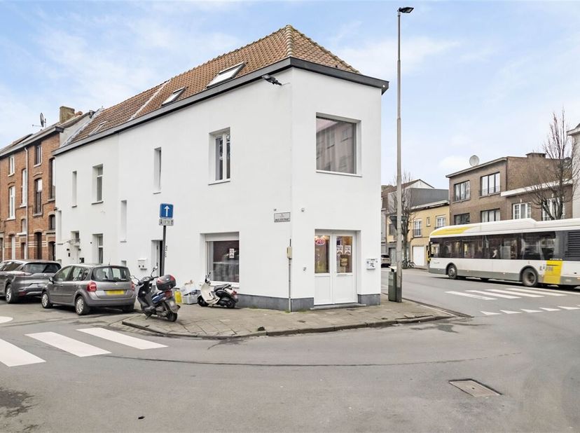 IMMEUBLE DE PLACEMENT À VENDRE !&lt;br /&gt;
Cette propriété se compose de 3 entités louées ! Ceci sur un excellent emplacement !&lt;br /&gt;
Entité 1&lt;br /&gt;
Espac
