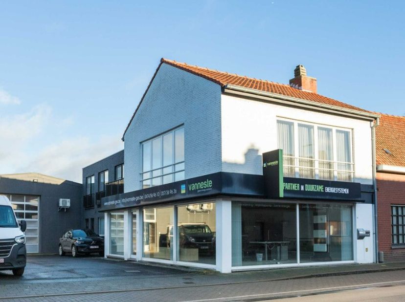 Unieke investeringskans: veelzijdig pand met handelsgelijkvloers, appartement en loodsOntdek dit uitzonderlijke pand op een perceel van 1500m², perfec