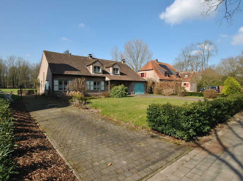 Te Koop : Charmante villa in het prachtige Westerlo.&lt;br /&gt;
Maak kennis met deze unieke woning, omringd door rust en natuur.&lt;br /&gt;
Deze op te frissen v
