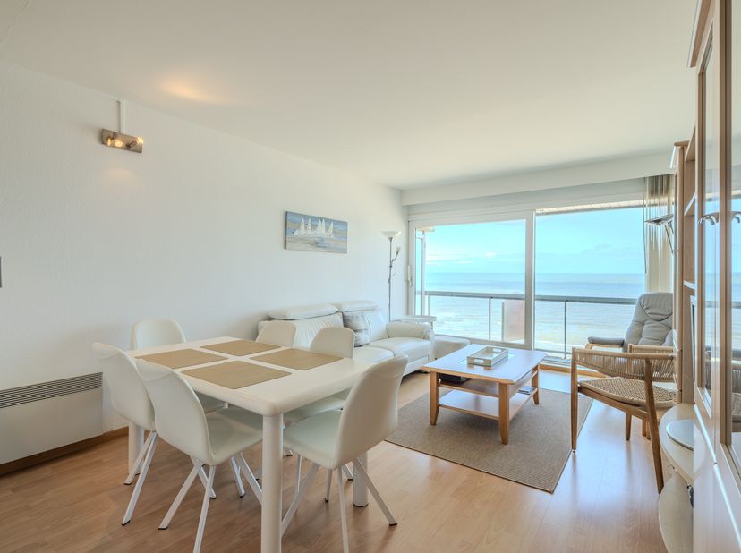 Ce bel appartement avec vue sur la mer et l&#039;arrière-pays est situé au Zeedijk 260A Middelkerke, au huitième étage de la résidence Brisbane I. Depuis l