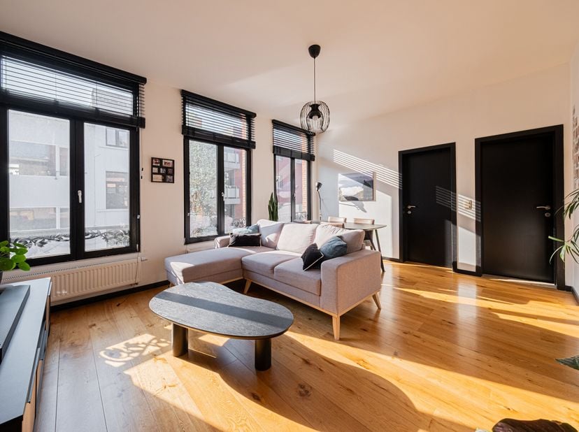 Instapklaar appartement met 2 slaapkamers en ruim terras in hartje Antwerpen&lt;br /&gt;
Op zoek naar een lichtrijk appartement op een centrale locatie in A