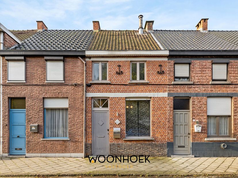 Ben je op zoek naar een centraal gelegen, 2-slpk starterswoning nabij het centrum van Lokeren? Lees dan snel even verder.&lt;br /&gt;
De rustige ligging op