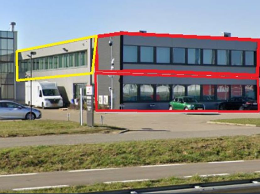 Uitzonderlijke zichtbaarheid en bereikbaarheid met de onlangs gerenoveerde kantoorruimte van ca. 250 m², strategisch gelegen met direct zicht op de sn