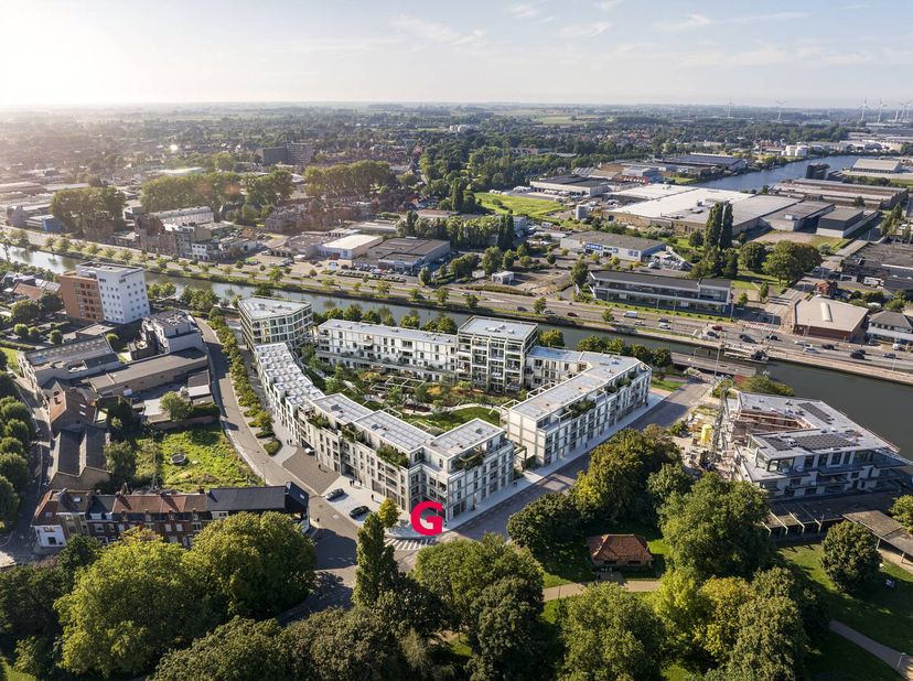 Prachtig gelegen handelspand (337 m²) te koop in het ambitieus nieuwbouwproject Kolenkaai. Het handelspand heeft een goede visibiliteit en bevat zeer