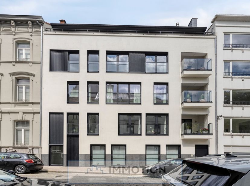 Residentie &quot;Ensor&quot;&lt;br /&gt;
&lt;br /&gt;
Instapklare duplex-penthouse met twee ruime terrassen en een garage, gelegen nabij het groene President Rooseveltplein