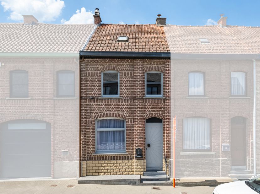 Bent u op zoek naar een woning of investering? Dit pand biedt vele mogelijkheden.&lt;br /&gt;
Achter de charmante gevel hebt u volgende ruimtes:&lt;br /&gt;
Indel