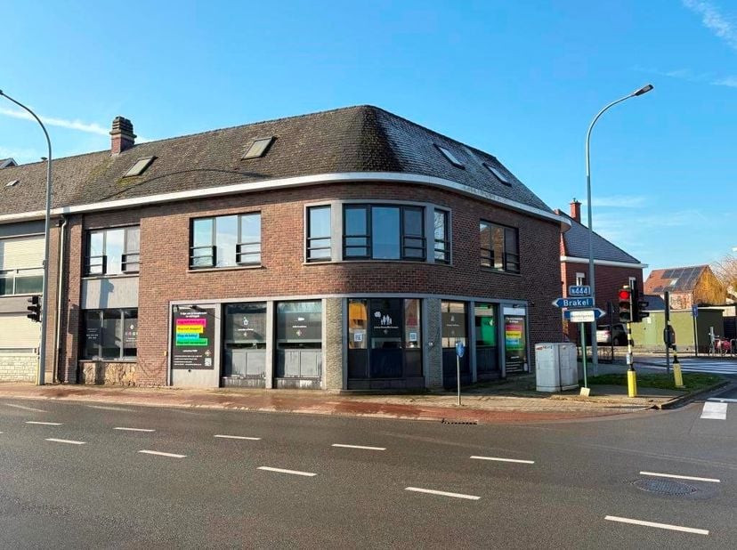Bien professionnel à vendre
                    à 9820 Merelbeke