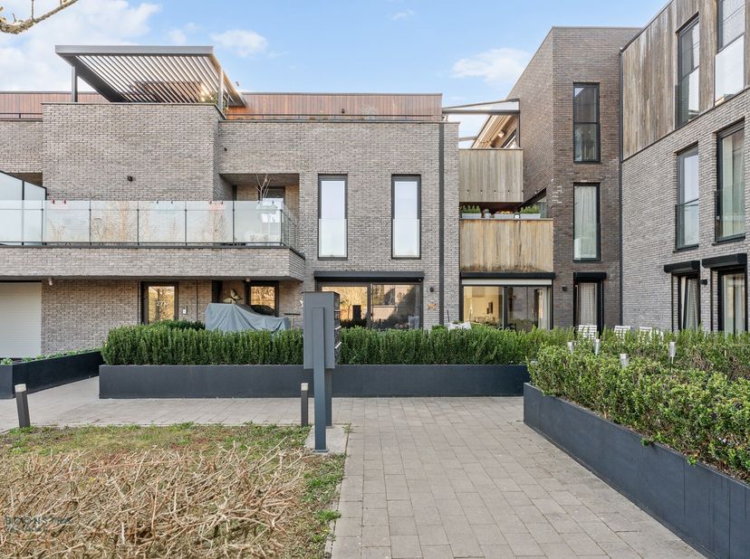 Vlakbij het centrum van Sint-Katelijne-Waver bevindt zich dit instapklare appartement met 2 slaapkamers en terras. U bevindt zich hier op wandelafstan