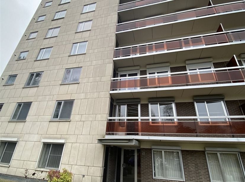 Ruim en licht appartement met prachtig uitzicht te Evere.Dit smaakvolle appartement op de 5de verdieping, met zicht op het park, biedt alles wat u nod