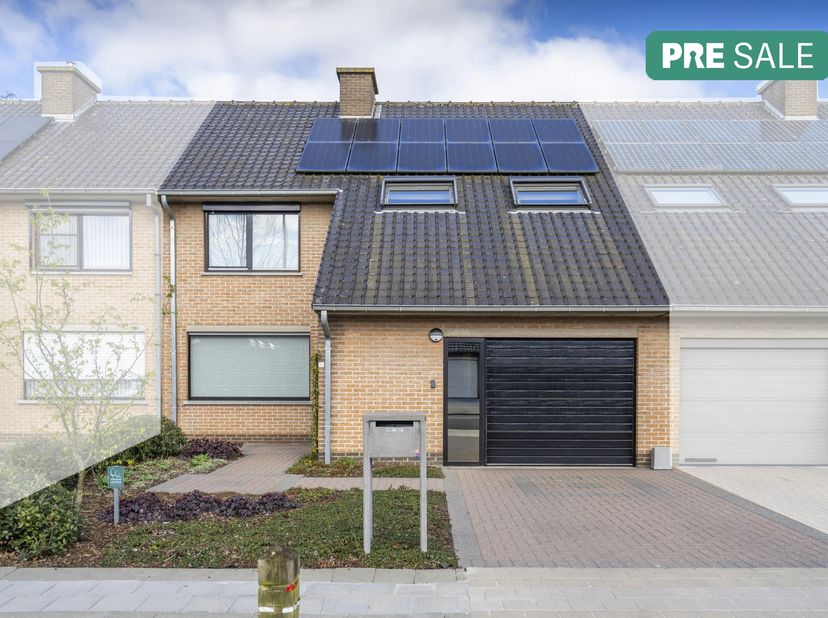 Instapklaar huis te koop te Kortrijk. Mogelijkheid tot 4 slaapkamers (op heden 3 slpk en dressing waar ook kinderbedje zou kunnen geplaatst worden) &lt;b
