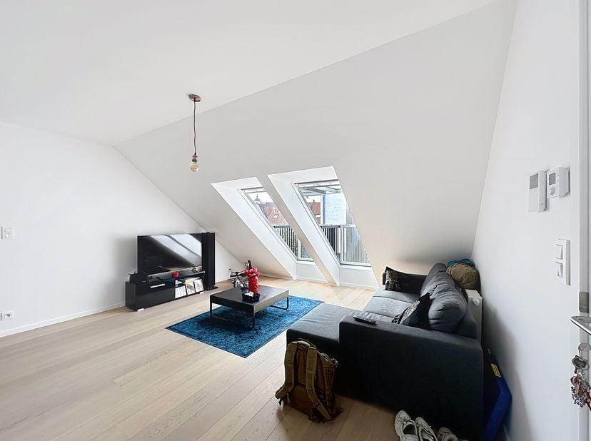 Ce magnifique penthouse offre une expérience de vie unique en plein centre historique de Bruges. Avec son aspect charmant, cet appartement est un véri