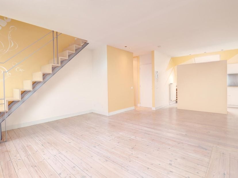 A LOUER : ETANGS DIXELLES / BOONDAEL : Situé à proximité de la Place Flagey, des commerces et transports en commun, agréable appartement non meublé de