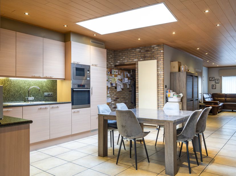 Maison centrale avec chambres à vendre à Deerlijk&lt;br /&gt;
Maison centrale prête à emménager avec 5 pièces et un agréable jardin à vendre dans un emplace
