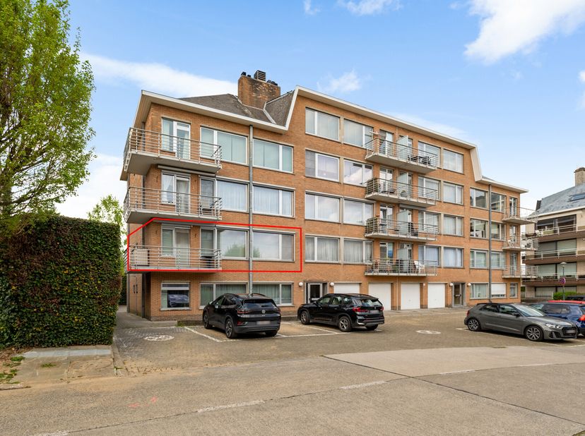 Ontdek dit instapklare en goed onderhouden appartement op de eerste verdieping in het rustige en groene Meise. Met een bewoonbare oppervlakte van 103m