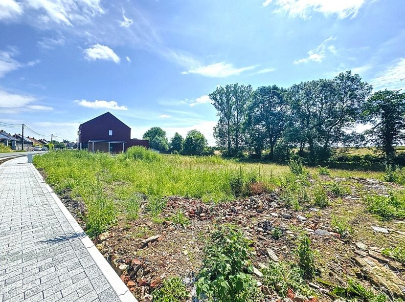 Vous recherchez une parcelle de terrain constructible idéalement située à Rebaix ? ERA Welchome vous la trouvée ! La parcelle vous offre une superfici