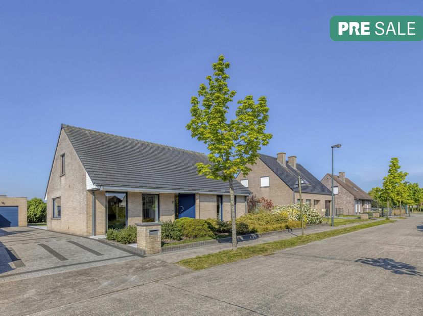 Deze charmante open bebouwing is gelegen op een mooi perceel van 772 m² in het hart van Aalter. &lt;br /&gt;
Je geniet hier van de perfecte combinatie van r