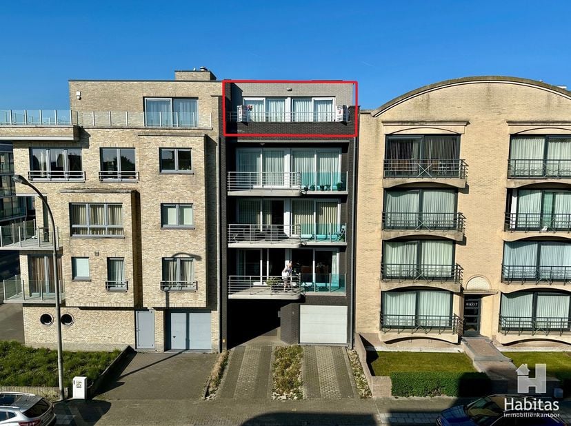 Op de bovenste verdieping van dit recent gebouwde, kleinschalige residentie &quot;Grenache&quot;, treft u dit gemeubeld penthouse met een absolute topligging: p