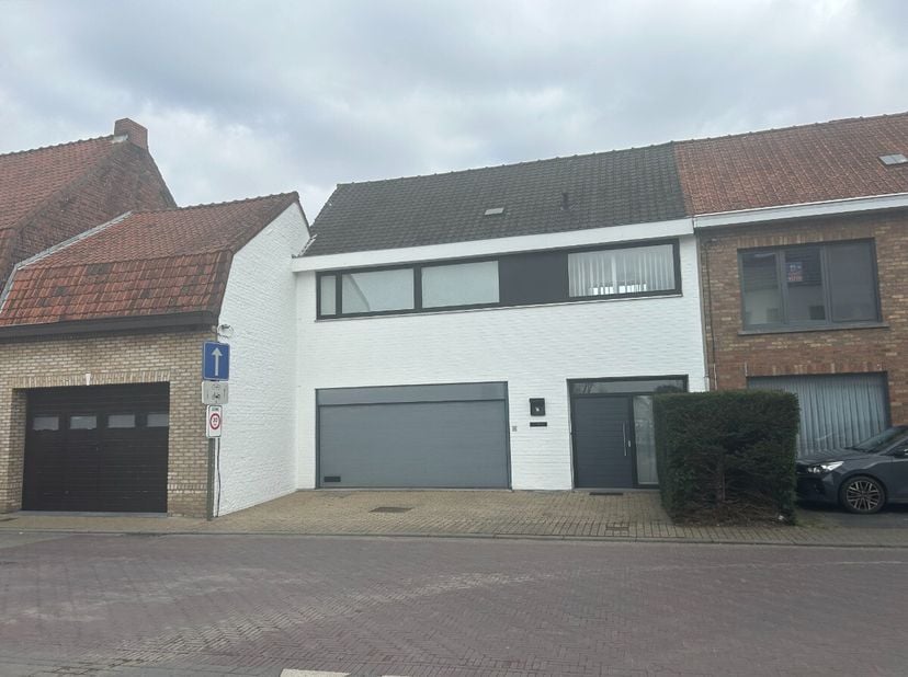 Spacieuse maison familiale avec 4 chambres, grand garage Vous recherchez une maison prête à être emménagée avec beaucoup d&#039;espace, de confort et un es