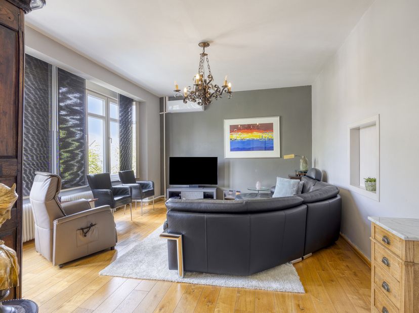 Dans l&#039;ensemble:&lt;br /&gt;
- ÉPC: $$$&lt;br /&gt;
- Fenêtres en PVC, double vitrage (2014)&lt;br /&gt;
- Portes sectionnelles renouvelées (2019)&lt;br /&gt;
- Toit entièrem