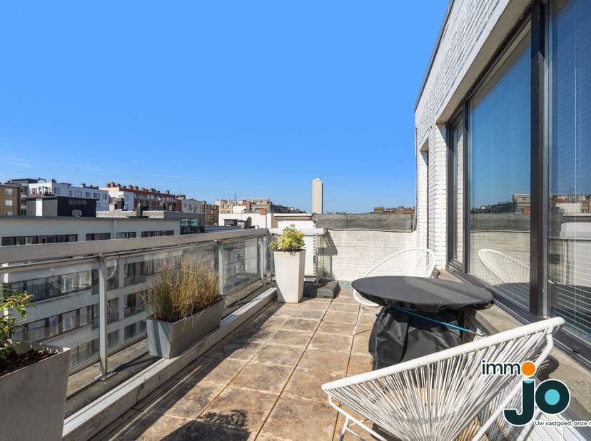 Appartement prêt à l&#039;emploi avec vue sur la mer sur un emplacement de choix à Ostende&lt;br /&gt;
Cet appartement penthouse entièrement rénové et prêt à l&#039;e