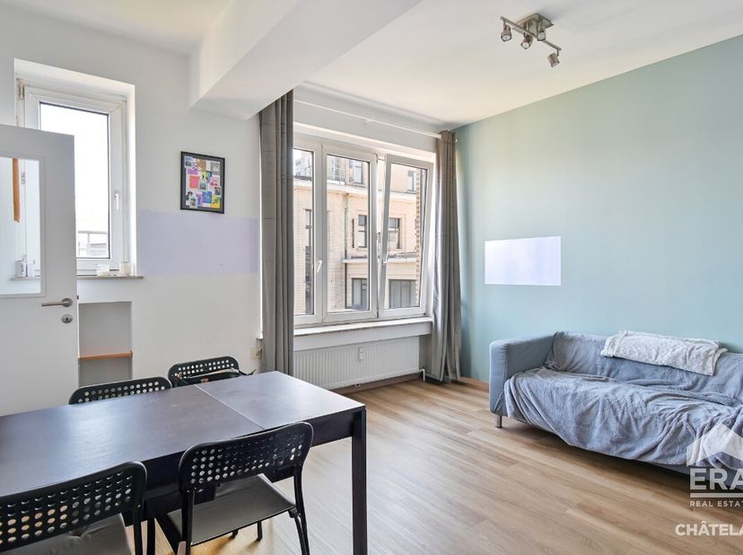 ERA CHATELAIN biedt u deze gerenoveerde studio aan met prachtig potentieel, ideaal gelegen op de prestigieuze Louizalaan in Elsene, met een oppervlakt