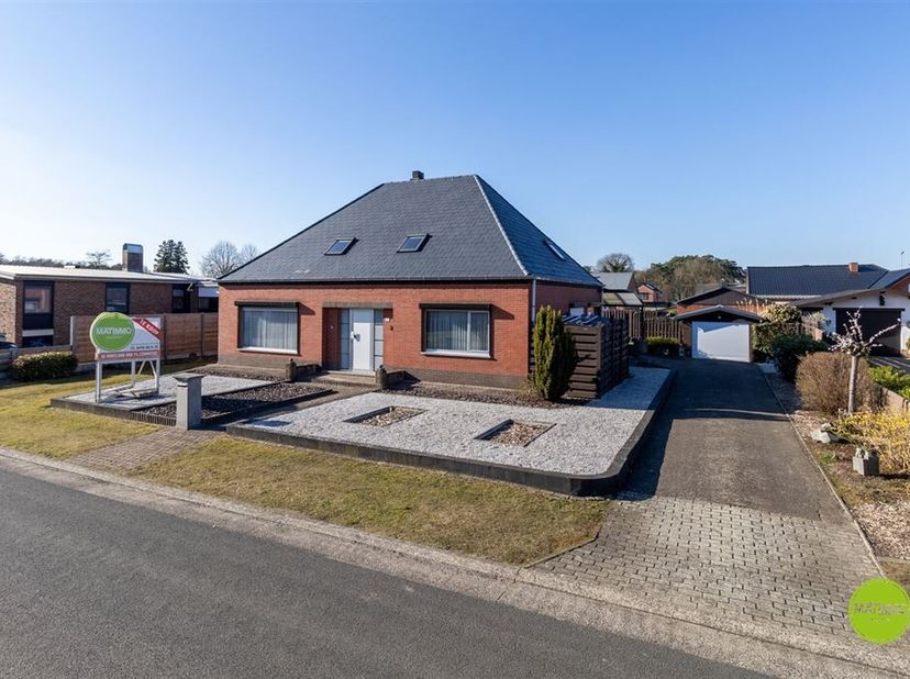 Maison familiale à rénover avec 6 chambres à coucher dans un quartier calme de Ham&lt;br /&gt;
Bienvenue dans ce spacieux lotissement ouvert, situé dans une