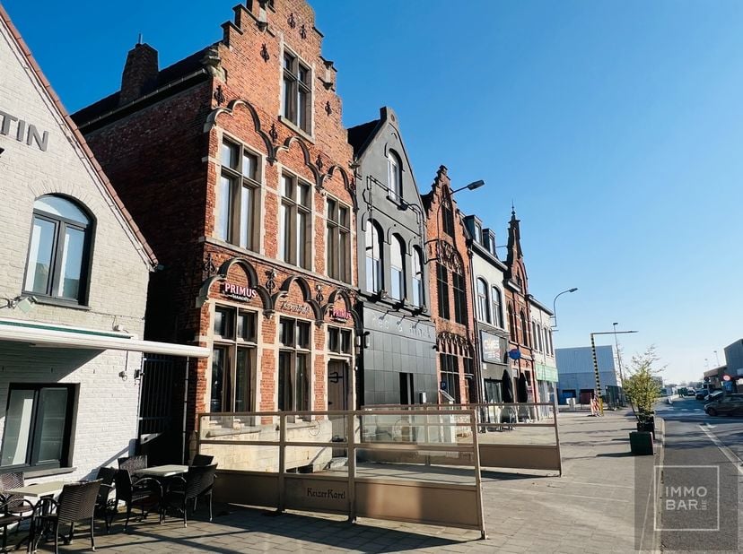 Bien professionnel à vendre
                    à 9800 Petegem-aan-de-Leie
