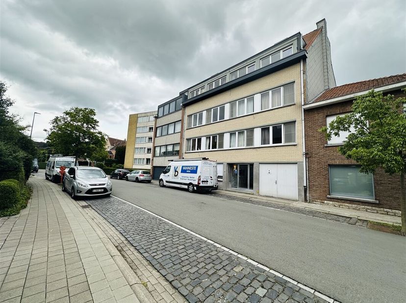 Dit aangenaam en luchtig appartement is gelegen op de 3de verdieping op een rustige ligging in Christus Koning nabij het Graaf Visartpark. Het apparte