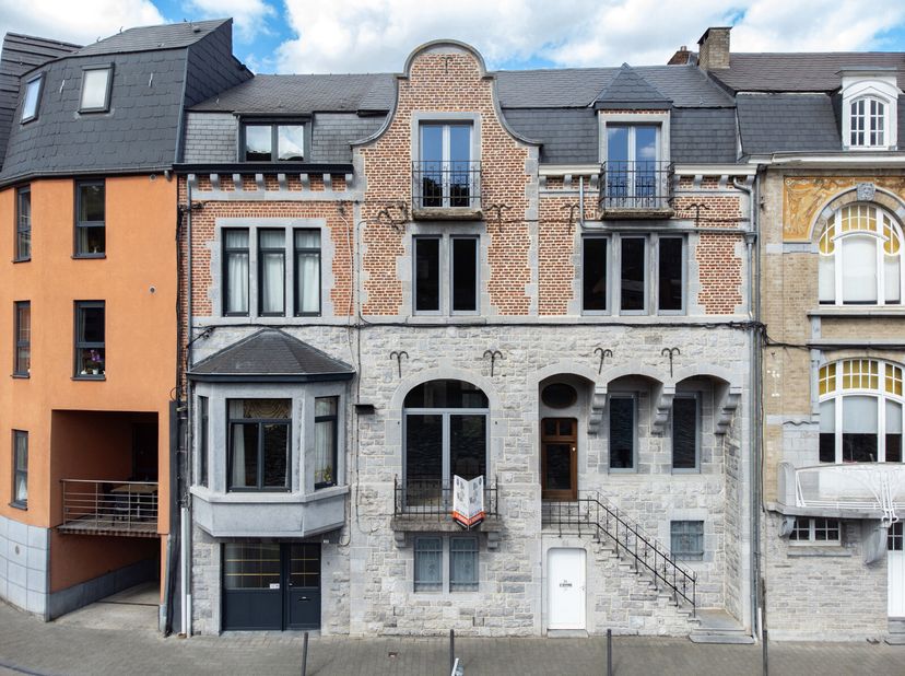 Infos &amp; Visites : Benoit - +32 491 74 58 34 - benoit@bytheway.be | Situation exceptionnelle sur la croisette en plein centre-ville, face à la Meuse, B