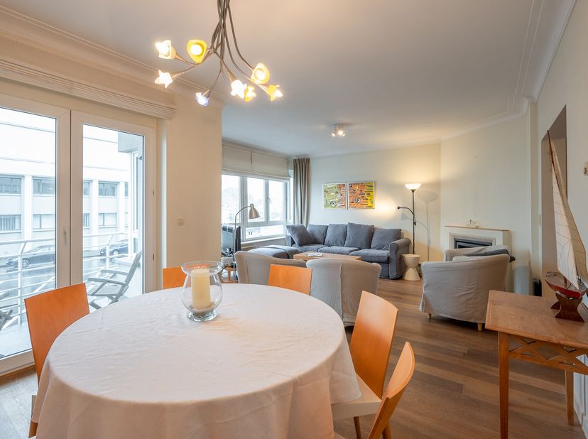 Cet appartement charmant est situé à côté du casino et est parfait comme résidence secondaire.&lt;br /&gt;
&lt;br /&gt;
Composition :&lt;br /&gt;
Hall d’entrée avec ves