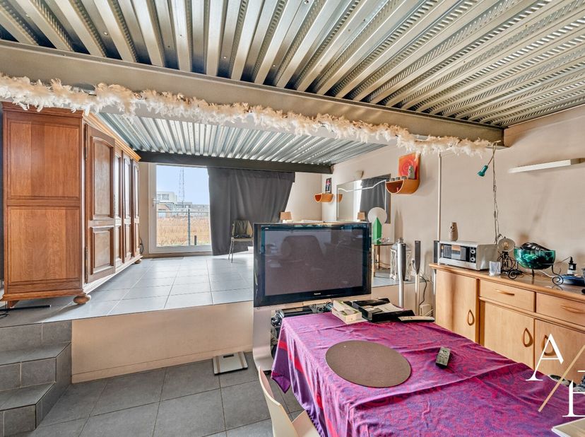 Deze loft/studio te Wetteren wordt u exclusief te koop aangeboden door Access Estate.&lt;br /&gt;
Maak jouw afspraak via sms of WhatsApp door te sturen naar