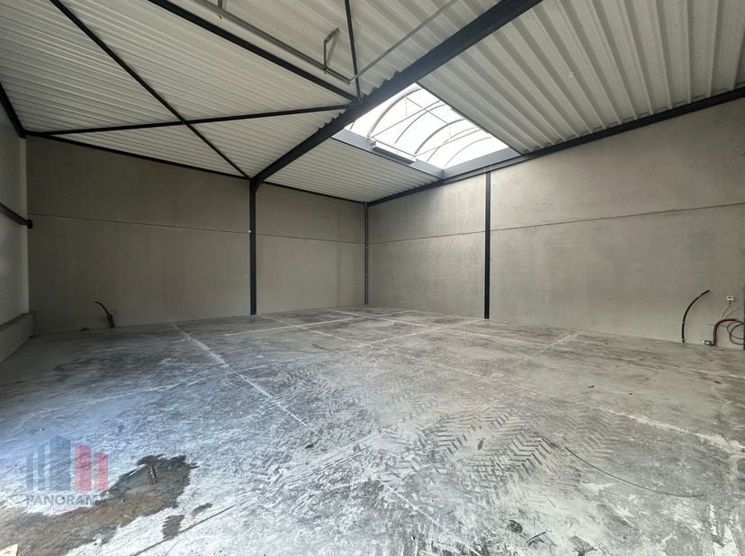 Bien professionnel à louer
                    à 8560 Wevelgem