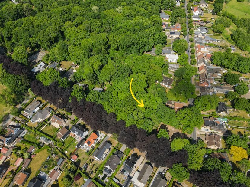 Zeer mooi perceel bouwgrond van 1.134 m² voor open bebouwing, gelegen in een residentiële wijk te Sint-Kruis (Brugge). De Engelendalelaan is een zeer
