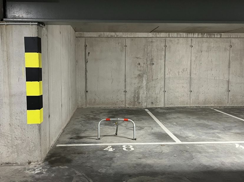 In residentie Prinsenhof te Waregem is er nog één ondergrondse parkeerplaats te koop!!&lt;br /&gt;
&lt;br /&gt;
Beschikbaar: onmiddellijk (nr 48)&lt;br /&gt;
Prijs: € 1