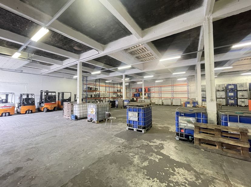 Bien professionnel à louer
                    à 2170 Merksem
