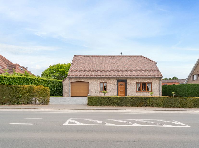 Ben je op zoek naar een instapklare open bebouwing? Dan is deze woning in Wetteren met een bewoonbare oppervlakte van maar liefst 252 m² zeker iets vo