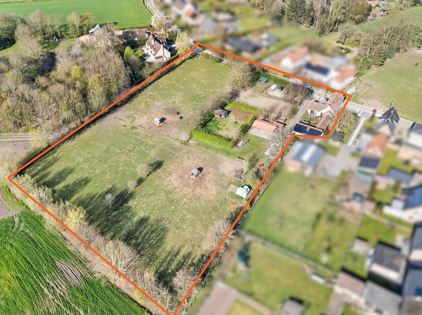 EERSTE BEZOEKDAG WOENSDAG 30 APRIL VAN 16U TOT 19U (enkel op afspraak!)&lt;br /&gt;
BERLARE - Instapklare woning met stallen en weides&lt;br /&gt;
In het groene e