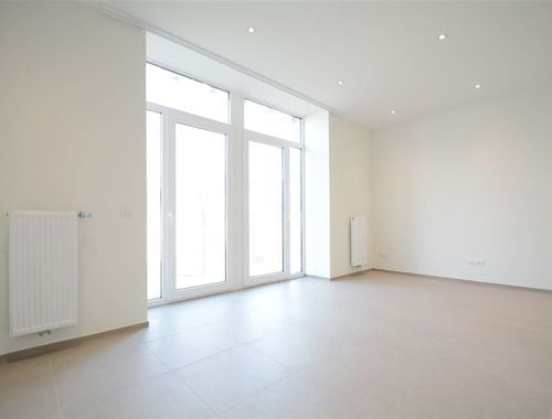                                         Appartement à louer à Arlon, € 900
