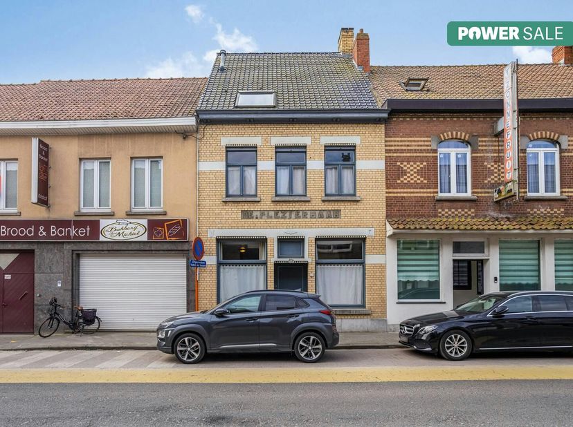 Bienvenue dans cette maison de ville prête à emménager au cur de Roeselare, où espace et confort sont essentiels! Avec 4 chambres, un espace de vie lu