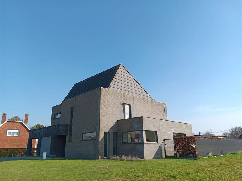 Prachtige vrijstaande woning op rustige locatie&lt;br /&gt;
Gelegen in een rustige en groene omgeving, biedt deze ruime, vrijstaande woning van ca. 250 m² b